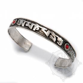 Bracelet argenté incrusté de petites pierres rouges - OM MANI