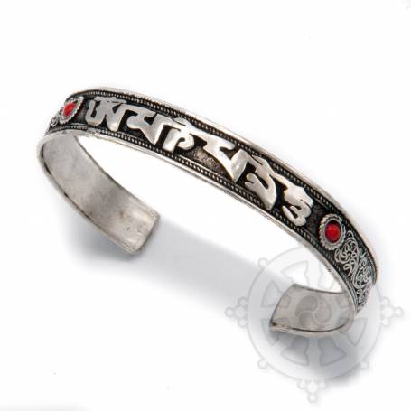 Bracelet argenté incrusté de petites pierres rouges - OM MANI