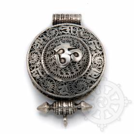 Ghau argenté - OM MANI