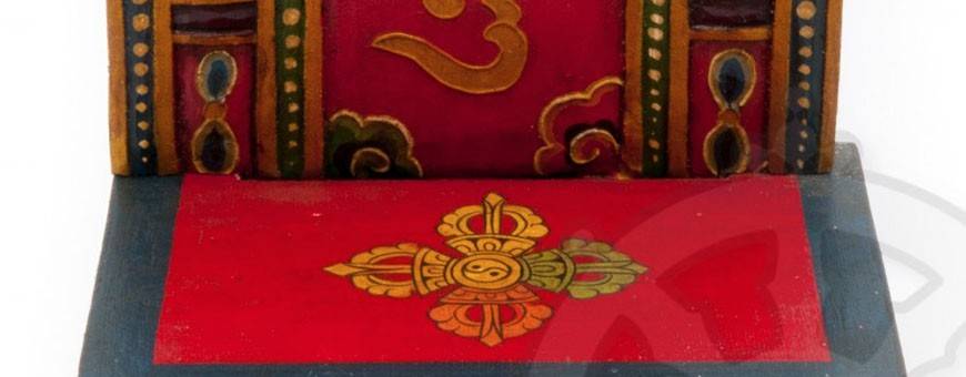 Tronen voor beelden - sculptuur van natuurlijk hout, 2019